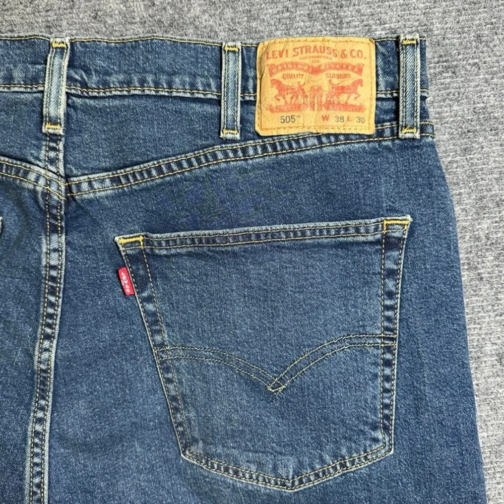 Levis 505 Regular Fit Straight Leg Jeans Mens 38x30 Medium Wash Blue Denim